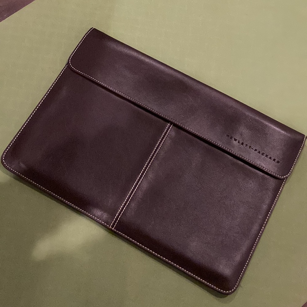 Hewlett-Packard premium leather laptop sleeve